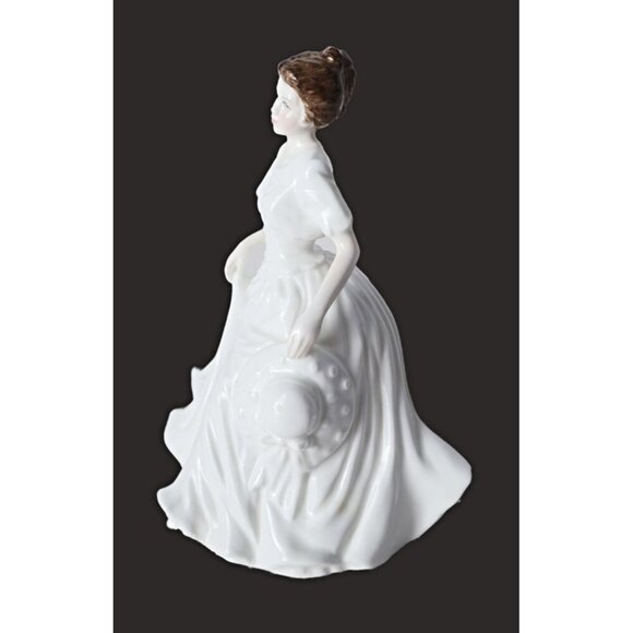 Vintage Royal Doulton Figurine Nancy HN4996 Porcelain Cottage Core - Picture 3 of 9